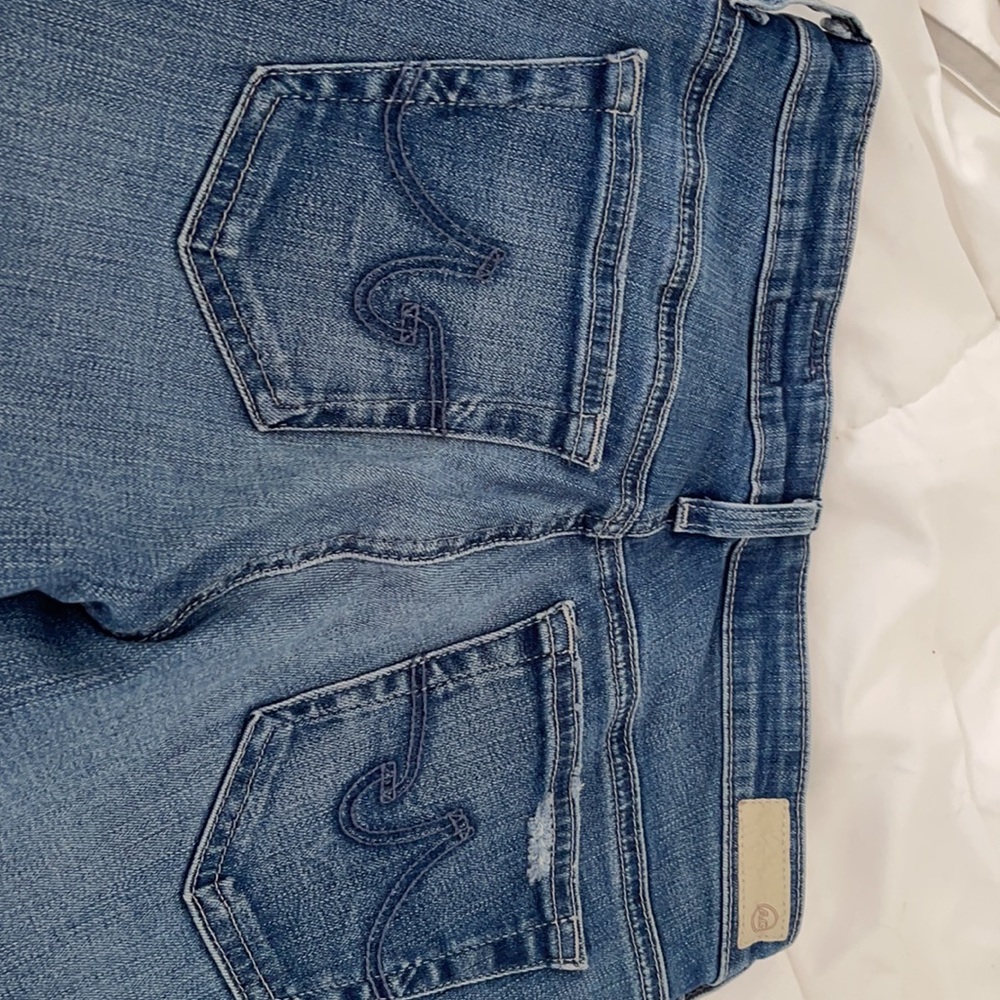 AG size 26 jeans the leggings ankle ripped look